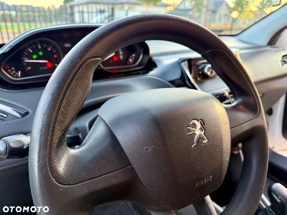 Peugeot 208 - 6
