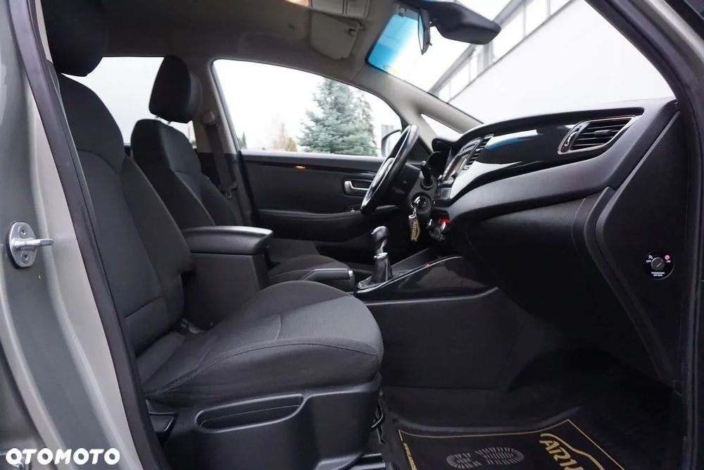 Kia Carens 1.7 CRDi XL 7os - 32