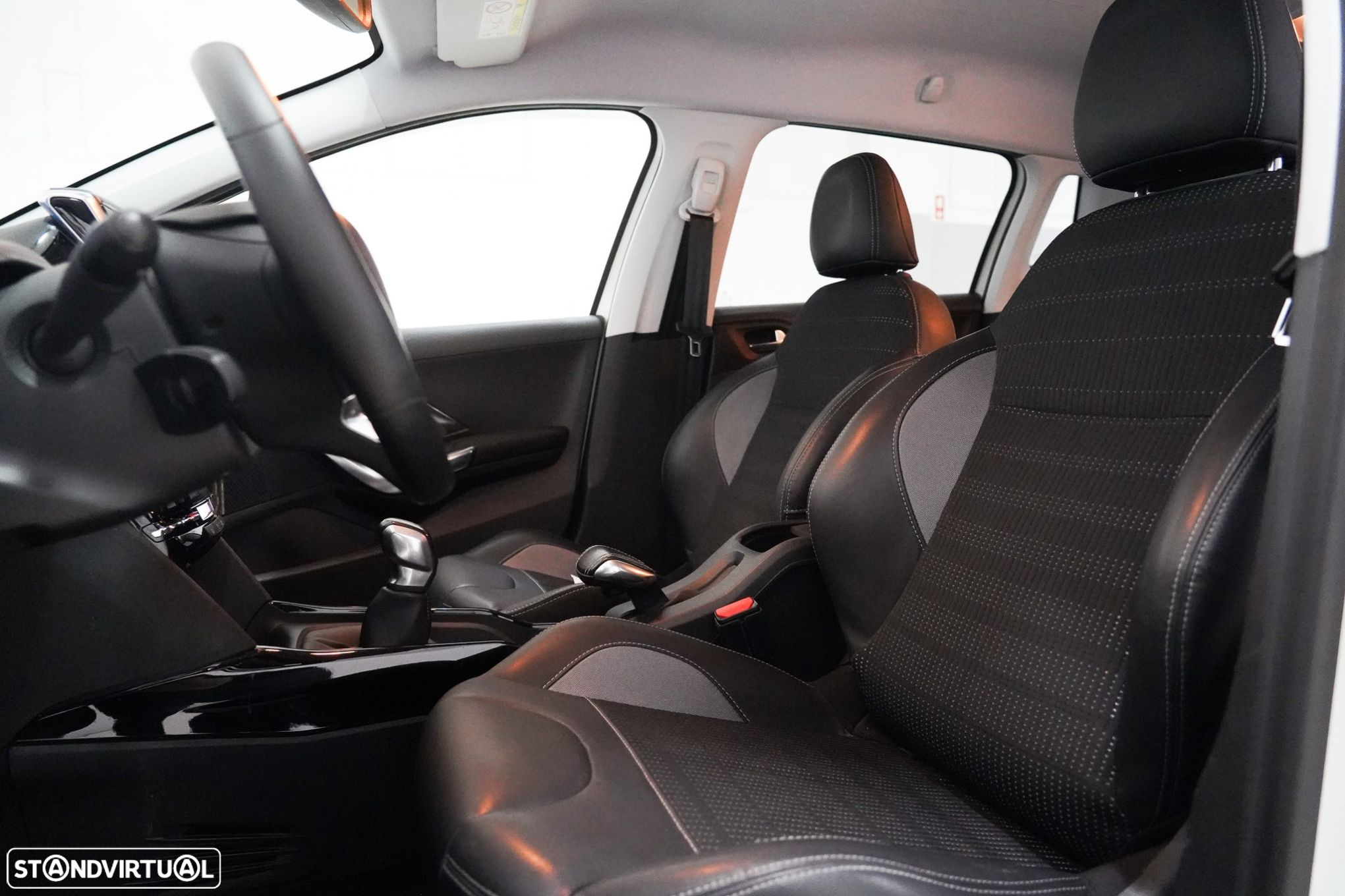 Peugeot 2008 1.2 PureTech Style - 6
