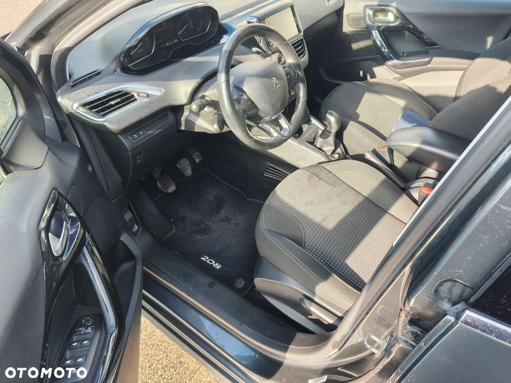 Peugeot 208 1.2 PureTech Allure - 17