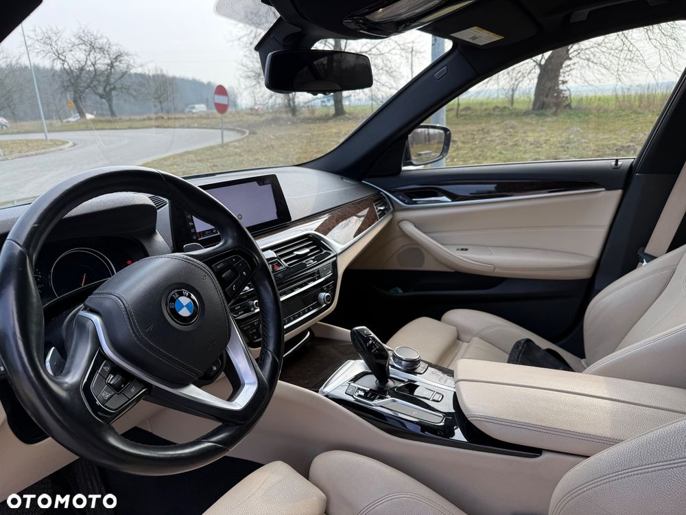 BMW Seria 5 540i xDrive Luxury Line sport - 14