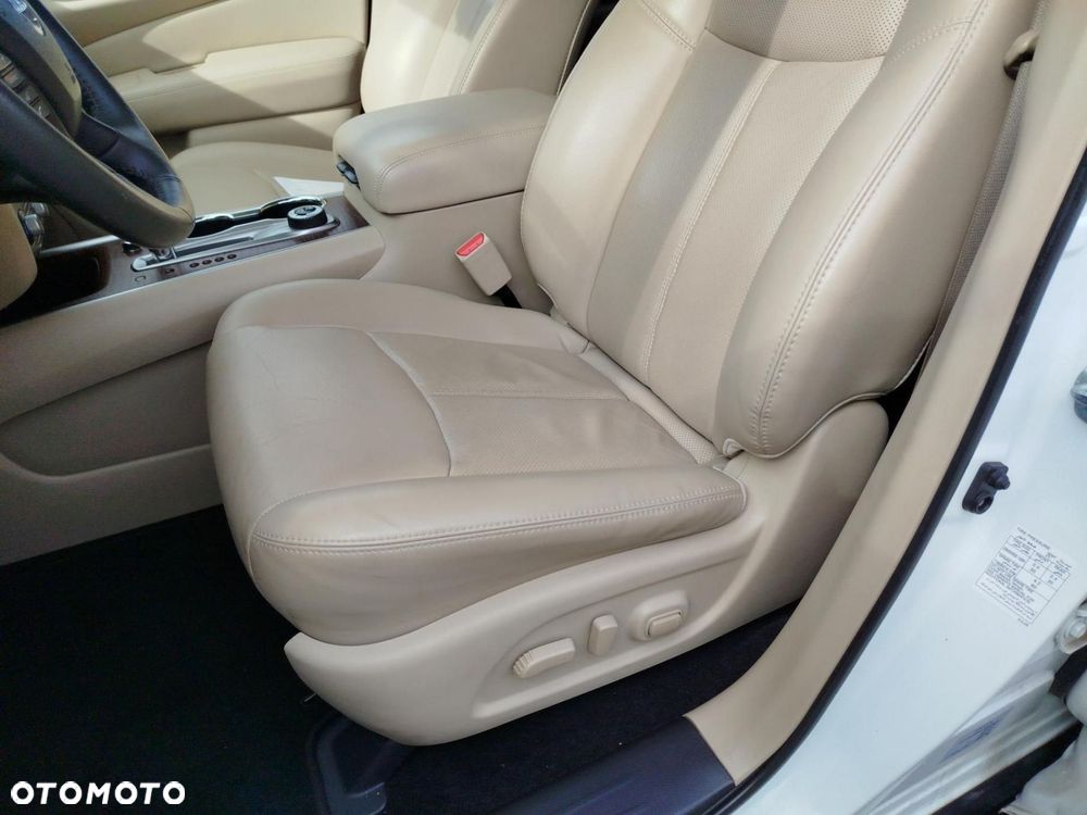 Nissan Pathfinder - 12