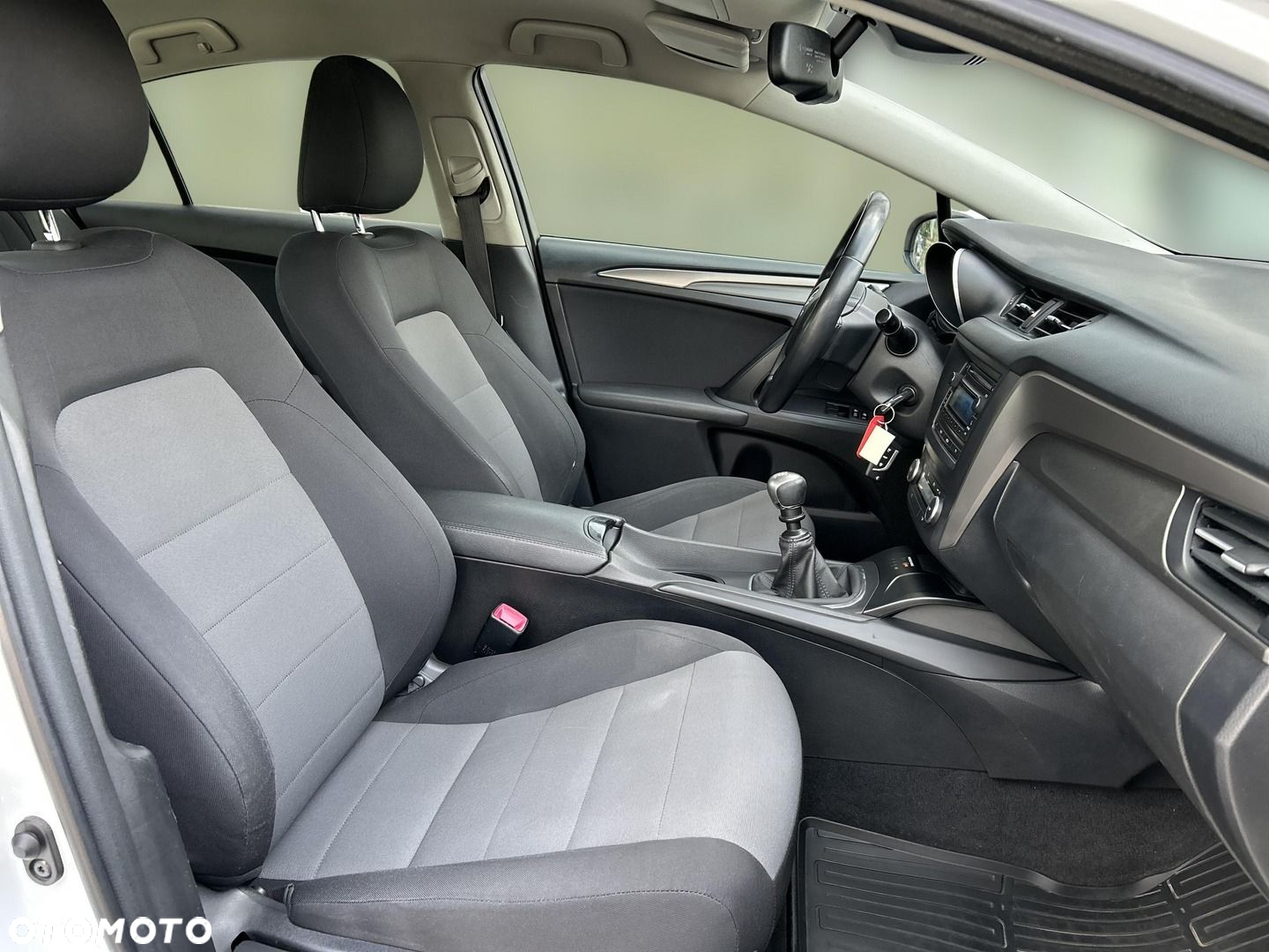 Toyota Avensis 1.8 Active - 9