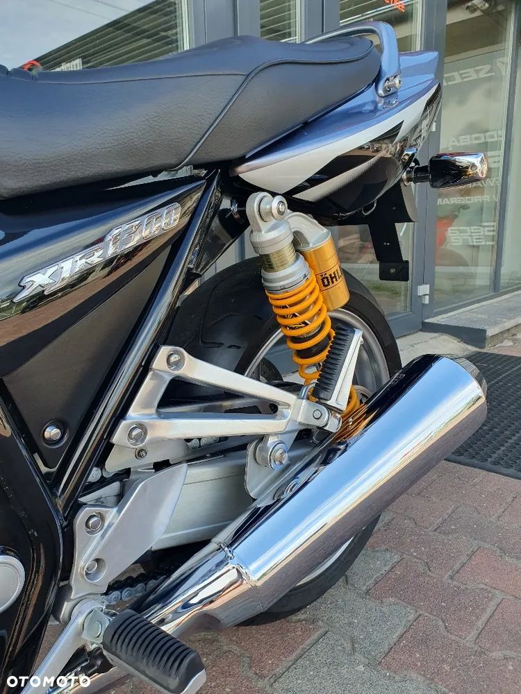 Yamaha XJR - 10
