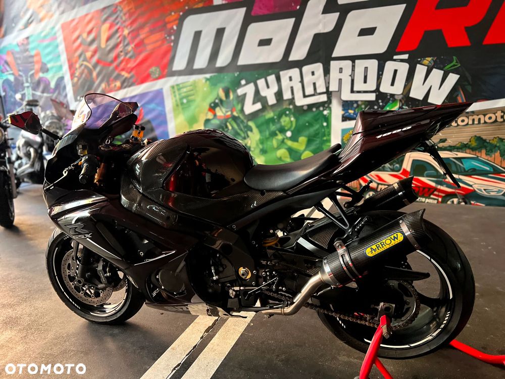 Suzuki GSX-R - 25