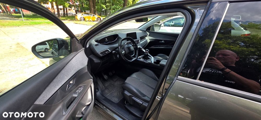 Peugeot 3008 1.2 PureTech Allure S&S - 5