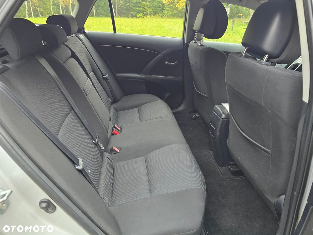 Toyota Avensis 2.0 D-4D - 9