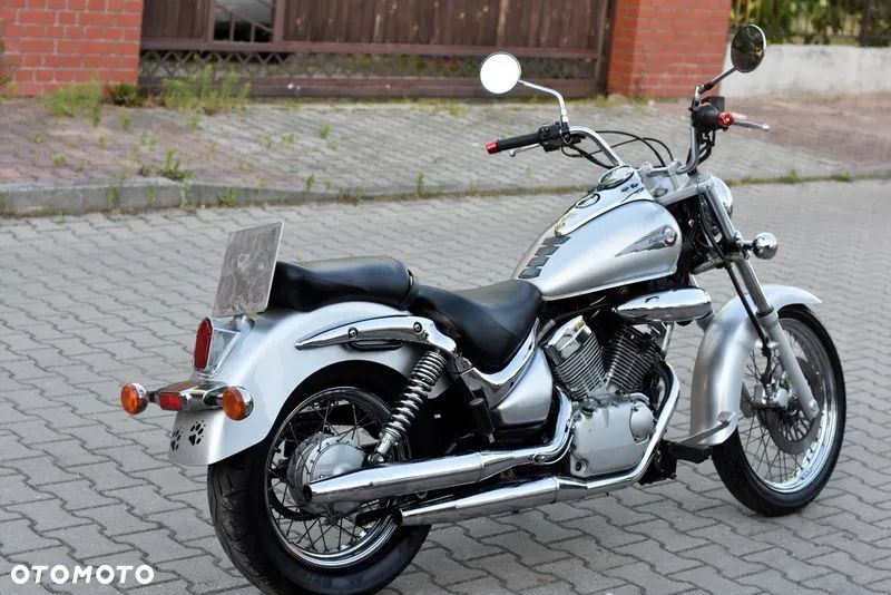 Suzuki Intruder - 13