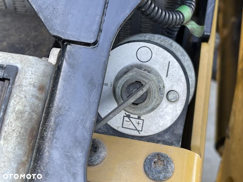 Caterpillar 428 F , rok 2012 Posiada w zestawie 4 łyżki, widły. - 13