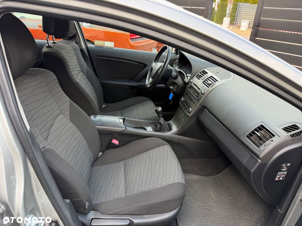 Toyota Avensis 2.0 D-4D Sol - 9