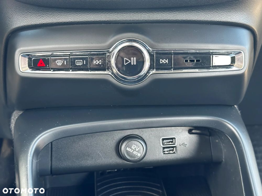 Volvo XC 40 D4 AWD Geartronic Momentum - 30