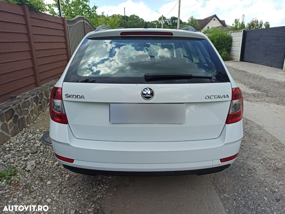 Skoda Octavia 1.6 TDI DSG Style - 3