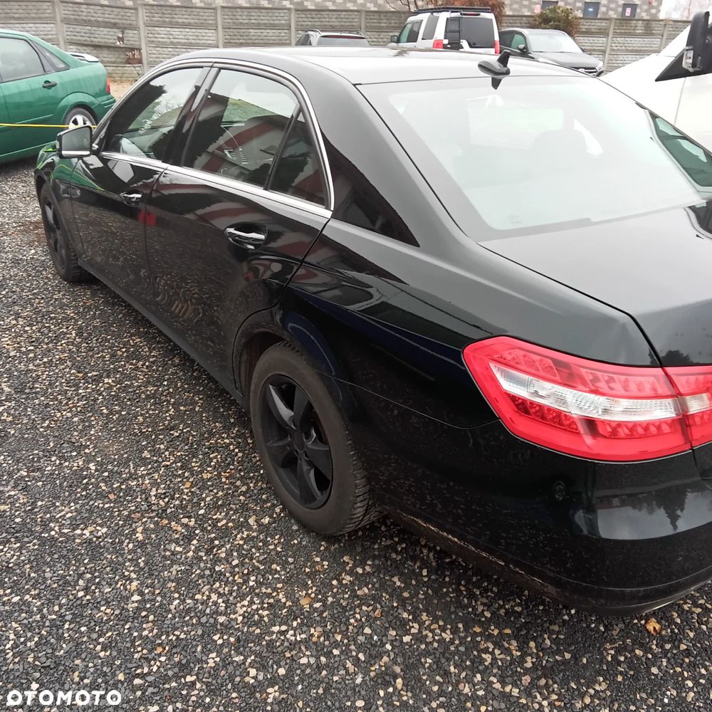 Mercedes-Benz Klasa E 200 NGT BlueEFFICIENCY Automatik - 15