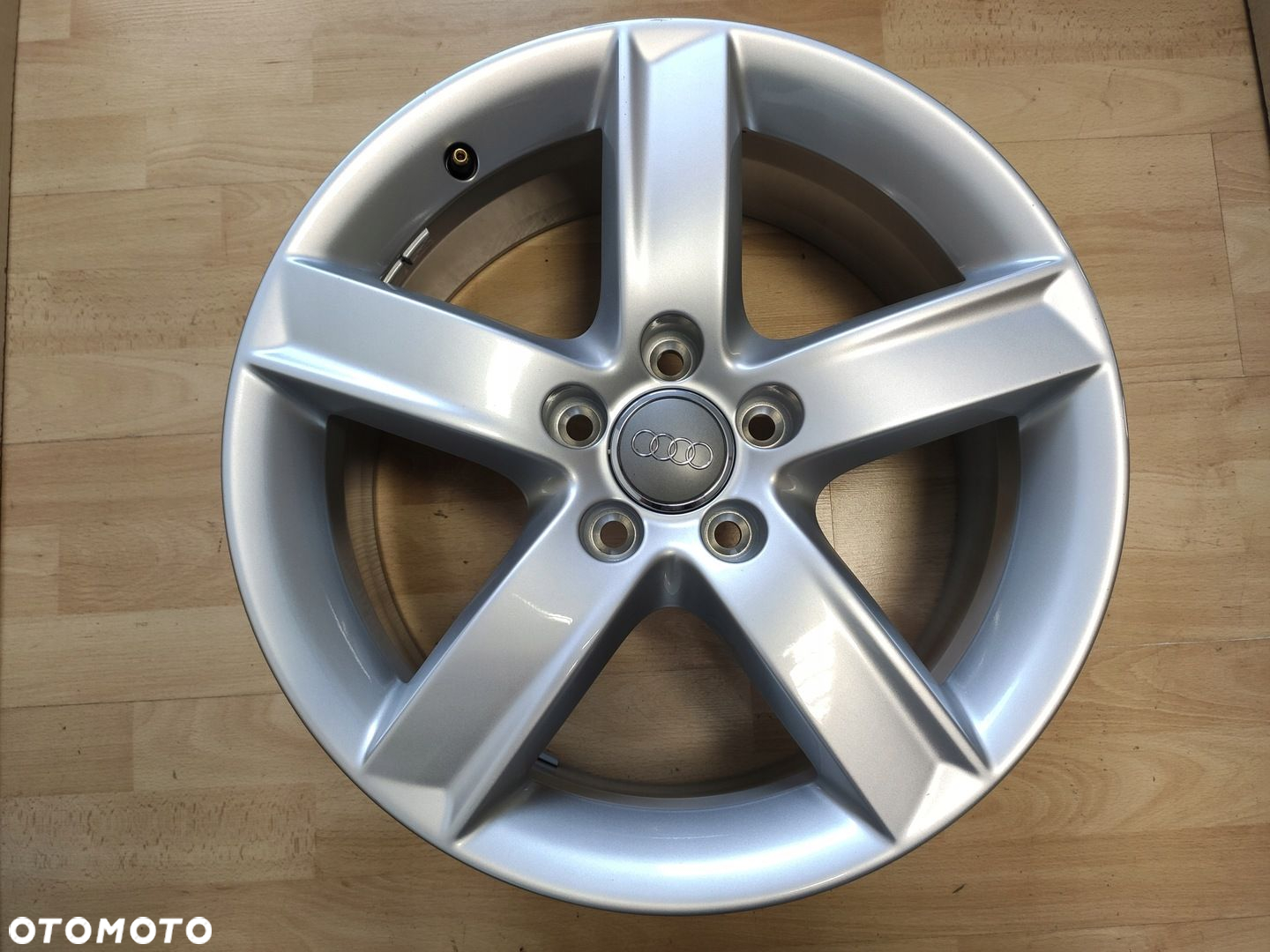 AUDI Q5 felga alu 17 cali 8R0071497A ET37 - 3