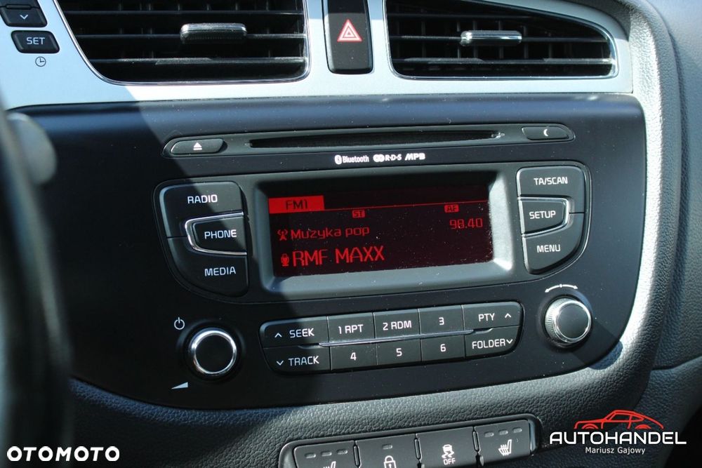 Kia Ceed - 12