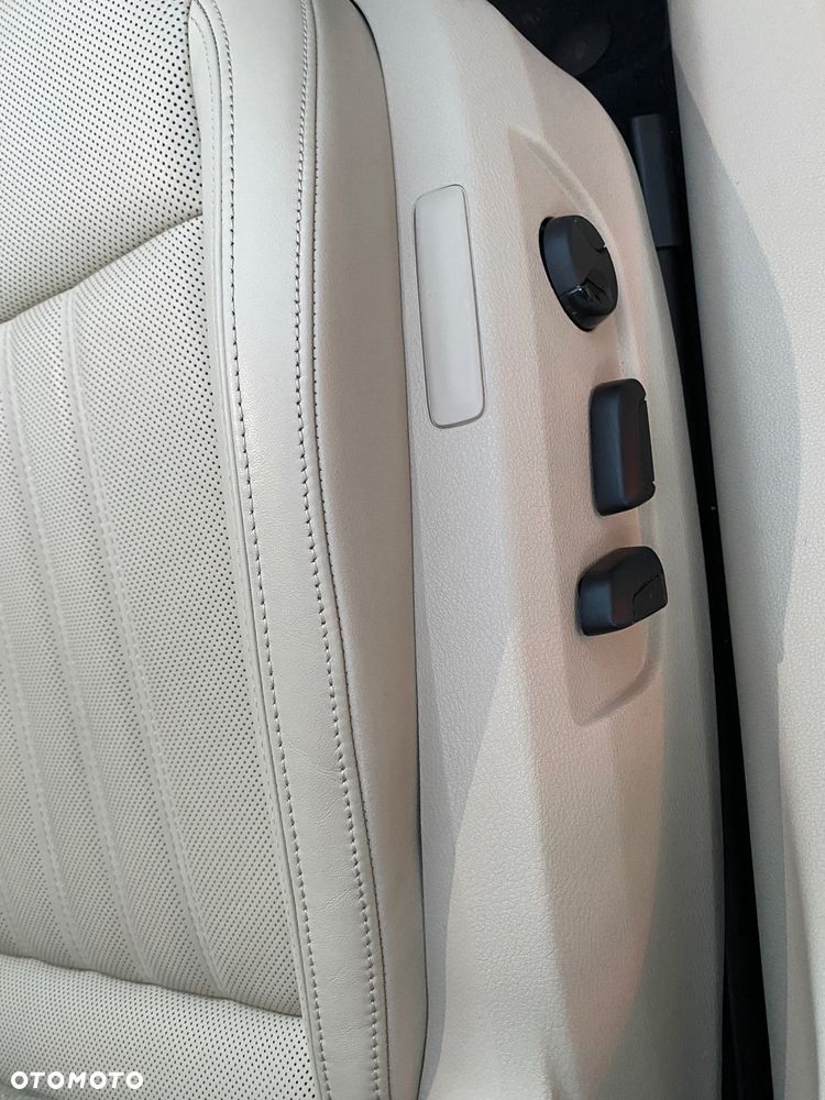 Skoda Superb 2.0 TDI 4x4 L&K DSG - 24