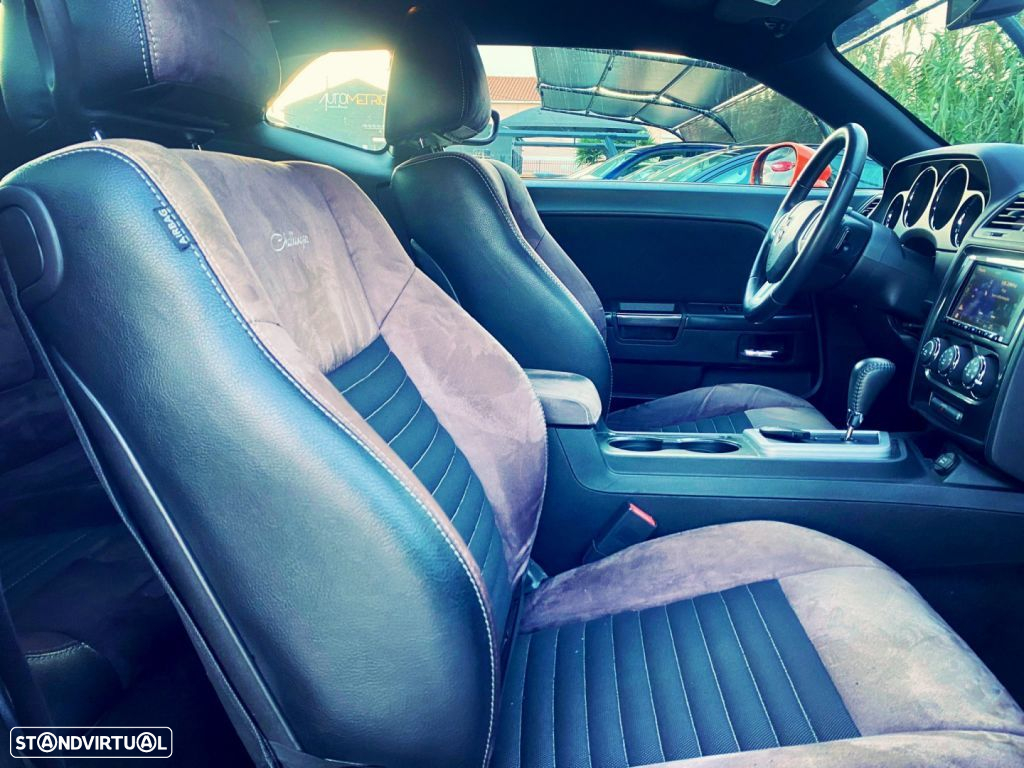 Dodge Challenger Auto SXT Plus - 22