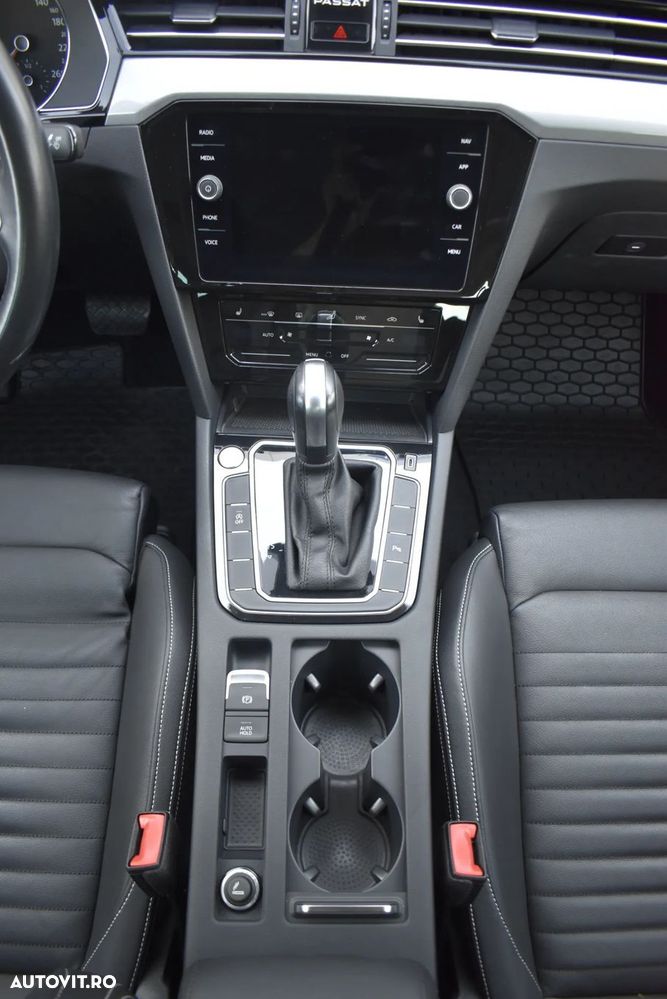Volkswagen Passat 2.0 TDI DSG Highline - 29