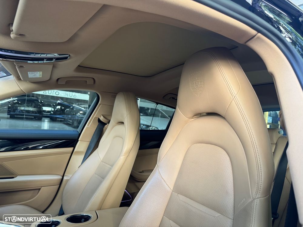 Porsche Panamera 4 E-Hybrid - 23