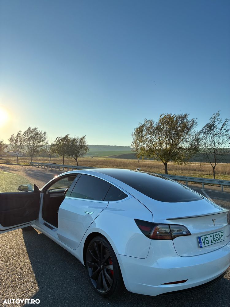 Tesla Model 3 - 6
