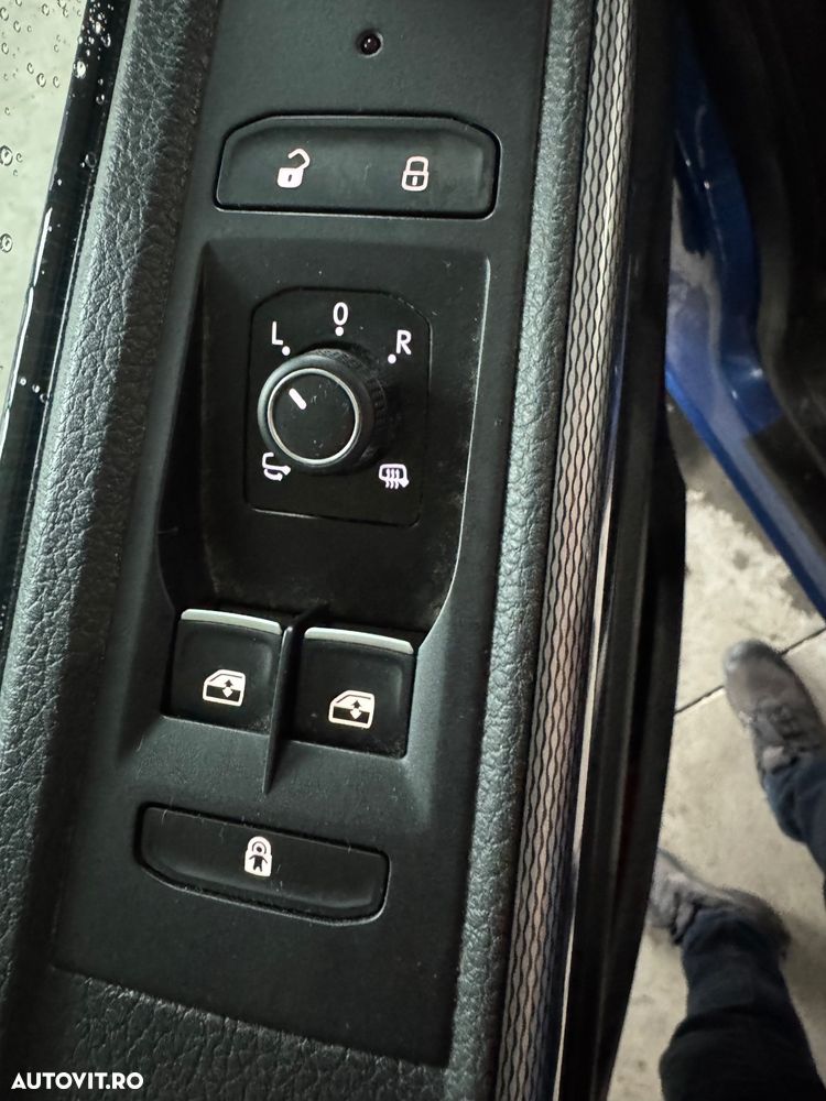 Volkswagen Multivan - 20