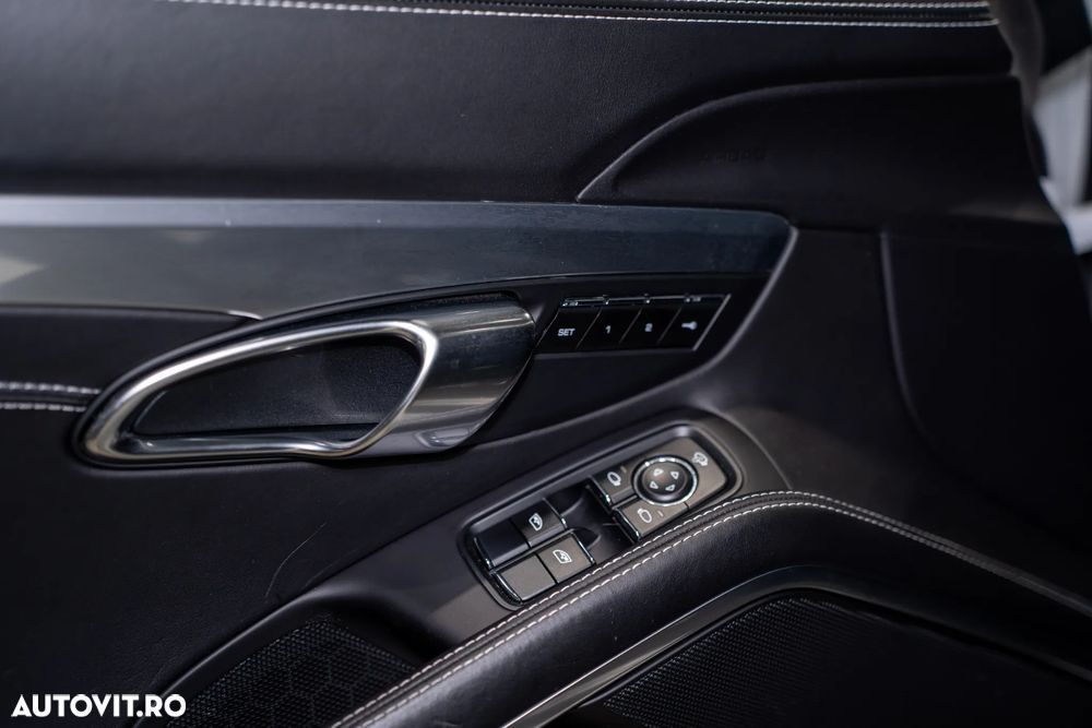 Porsche 911 Carrera 4S PDK - 29