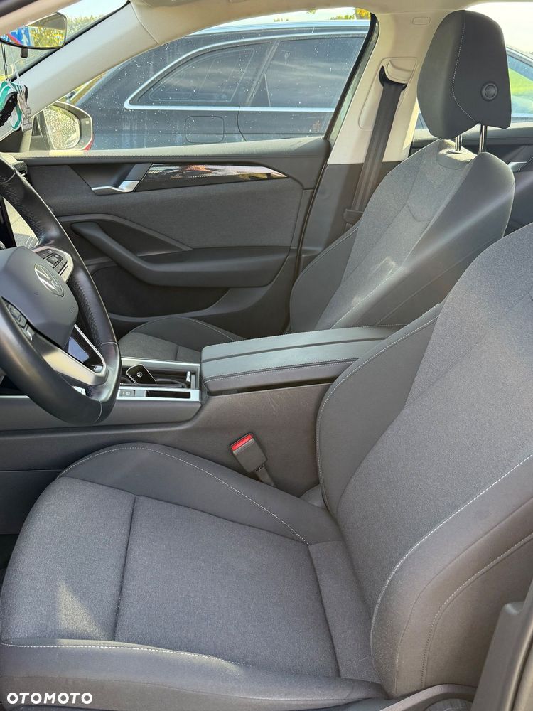 Volkswagen Passat - 8