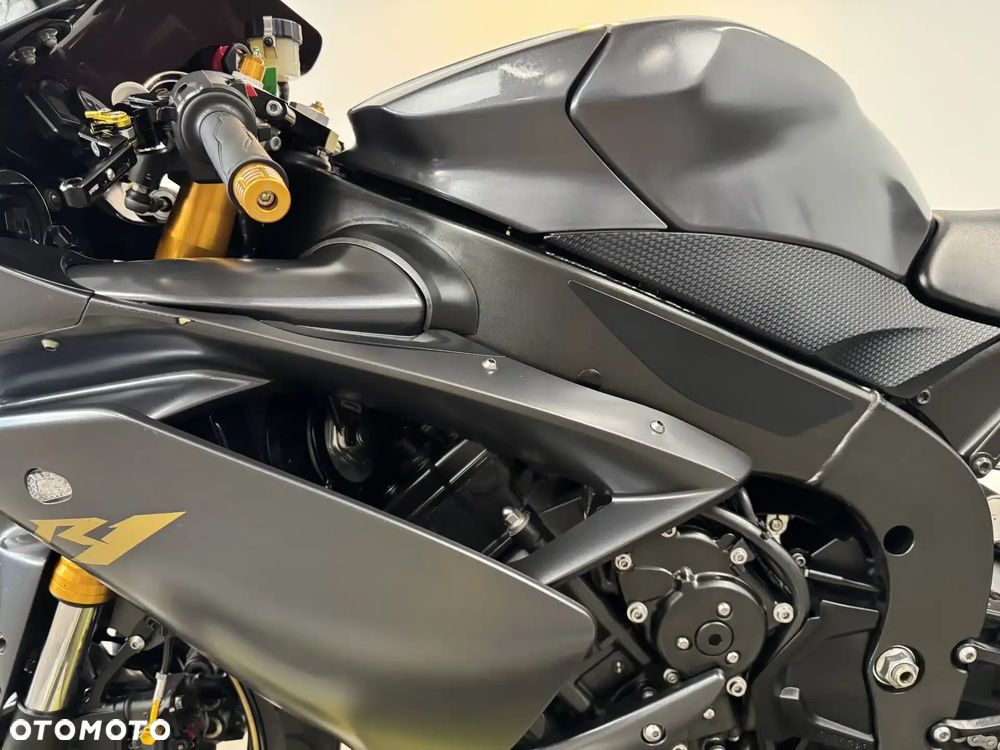 Yamaha YZF - 22