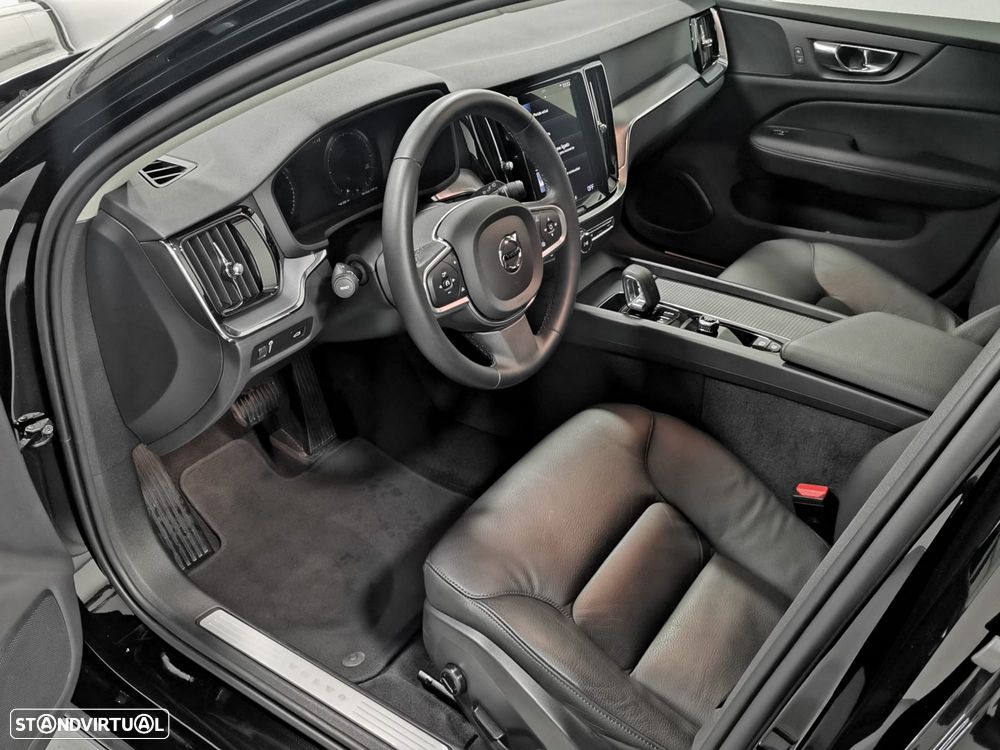 Volvo V60 2.0 B4 Plus Dark Auto - 13