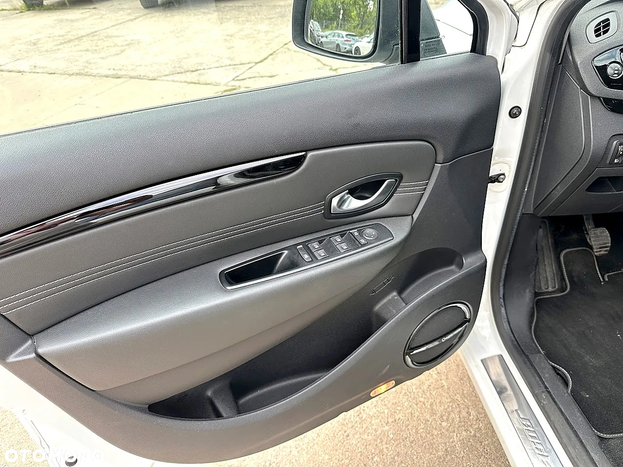 Renault Scenic 1.4 16V TCE Bose Edition - 8