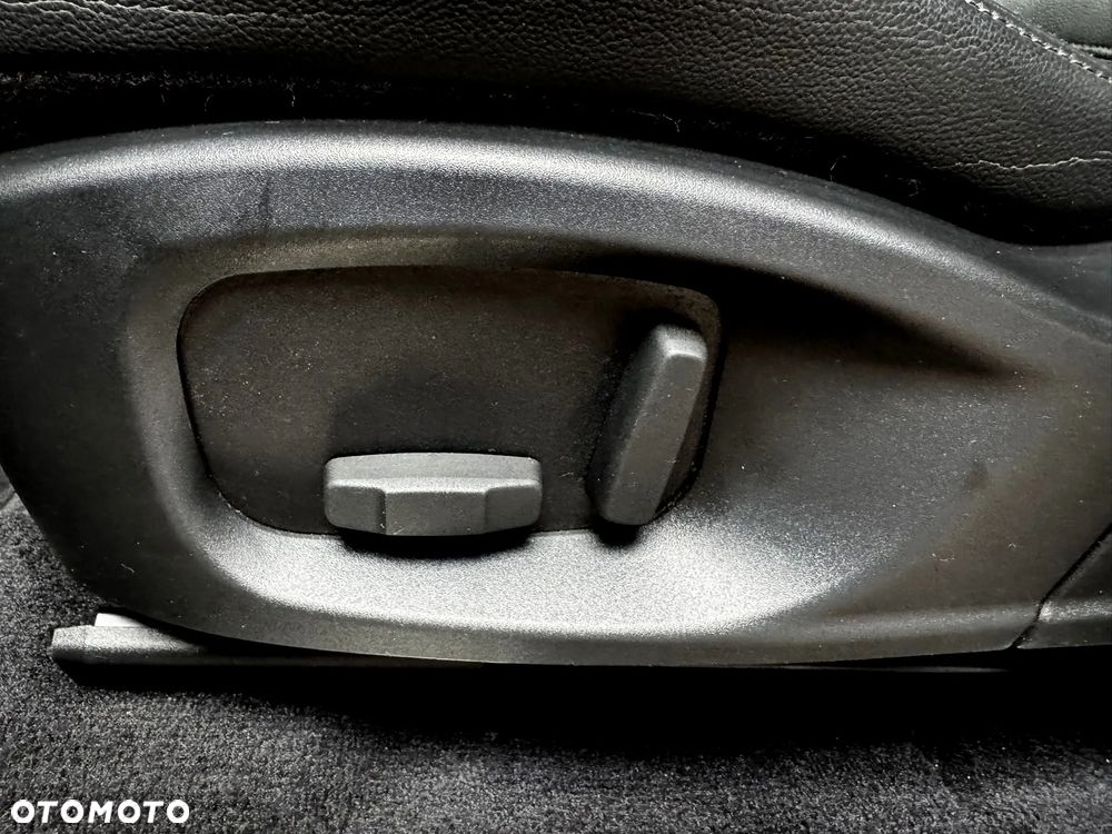 Jaguar E-Pace 2.0 P200 mHEV AWD R-Dynamic S - 13