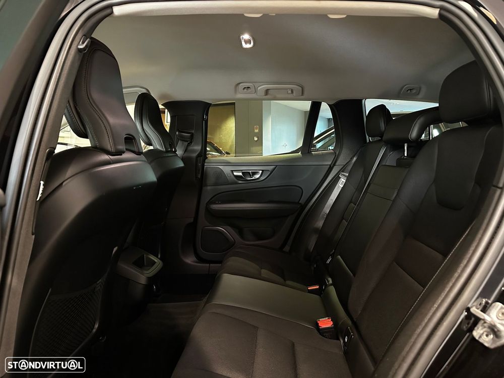 Volvo V60 2.0 D3 Momentum Geartronic - 23