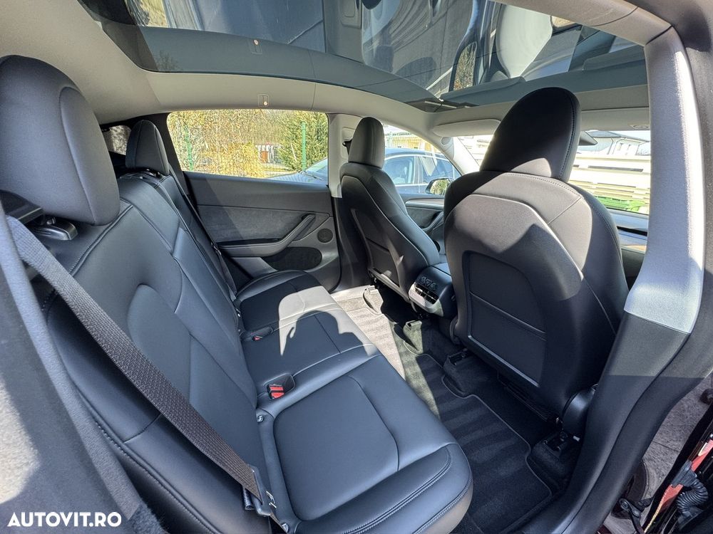 Tesla Model Y - 9