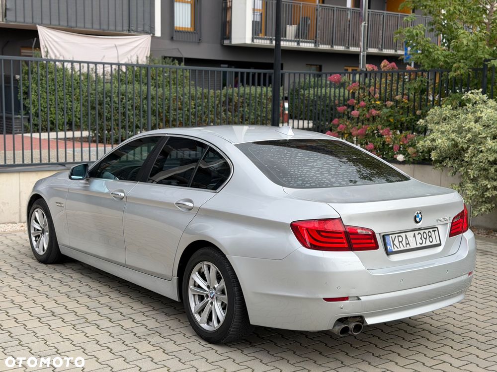 BMW Seria 5 528i xDrive Sport-Aut - 3