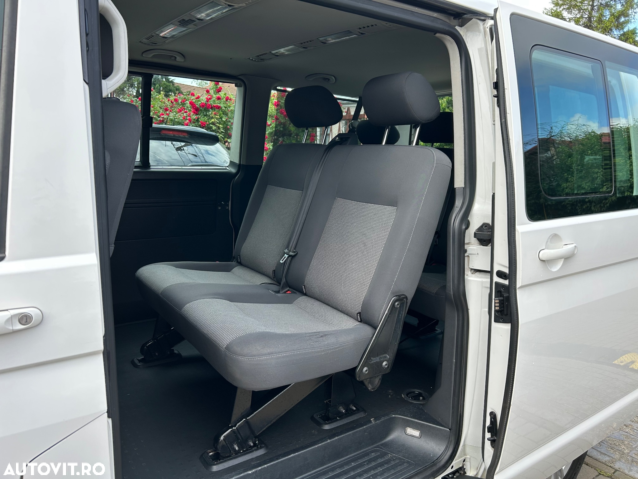 Volkswagen Caravelle - 8