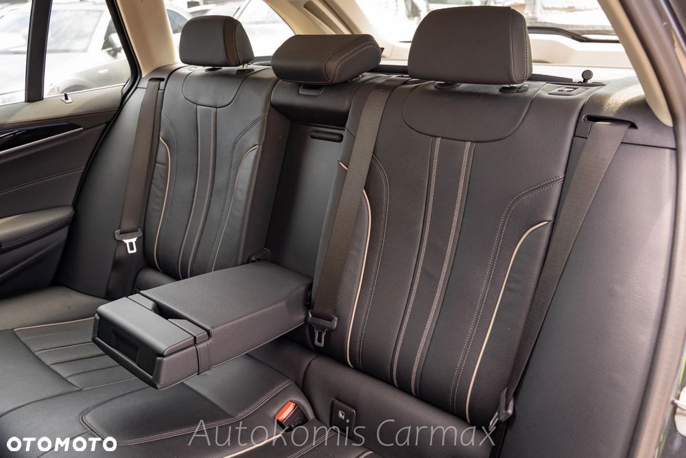 BMW Seria 5 530i xDrive Luxury Line - 29