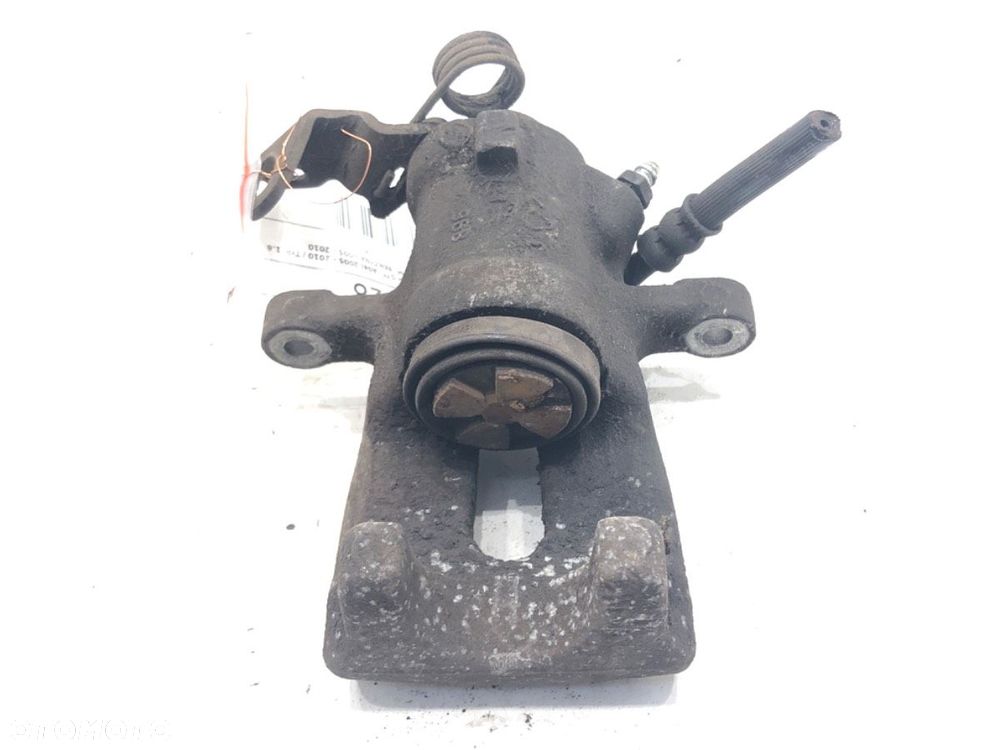 ZACISK LEWY TYŁ - 59.00 PLN - OPEL ASTRA H GTC (A04) 2005 - 2010 1.6 (L08) 77 kW [105 KM] benzyna - 4