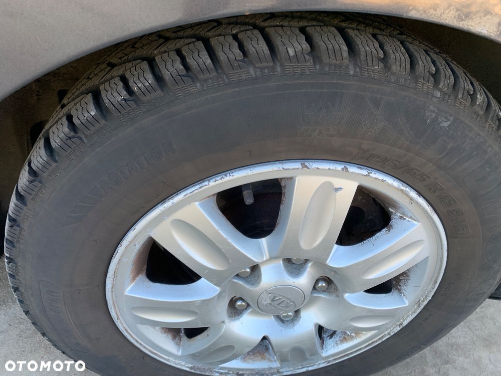 Kia Carens 2.0 CVVT LX - 13