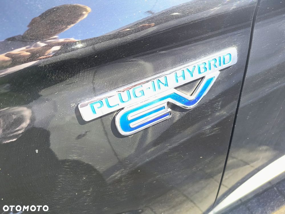 Mitsubishi Outlander Instyle NAVI + - 38