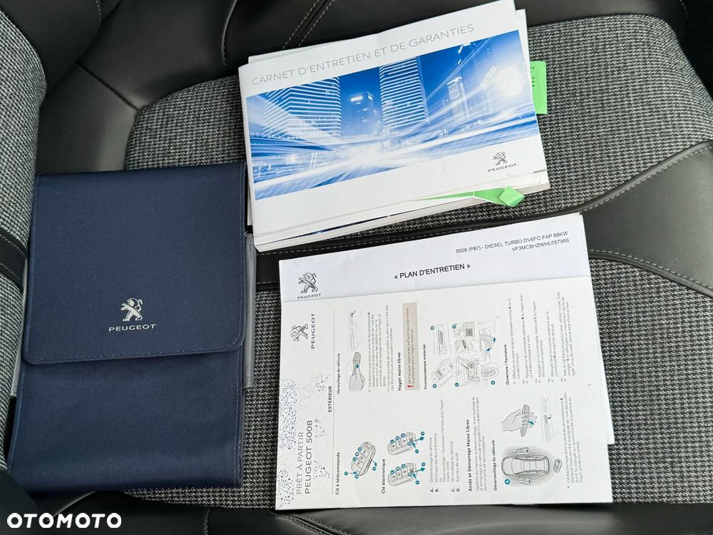 Peugeot 5008 1.6 BlueHDI Allure S&S EAT6 - 31
