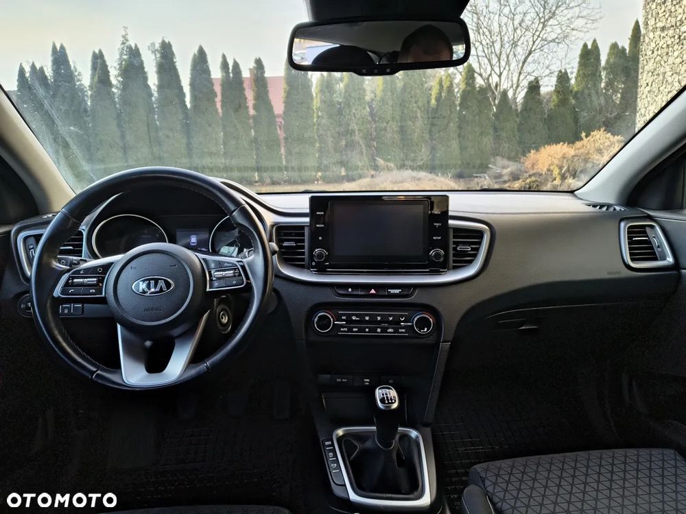 Kia Ceed - 12