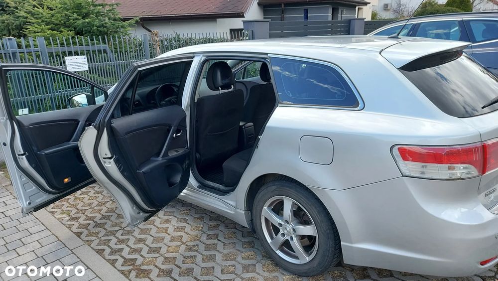 Toyota Avensis 2.0 D-4D Sol - 22