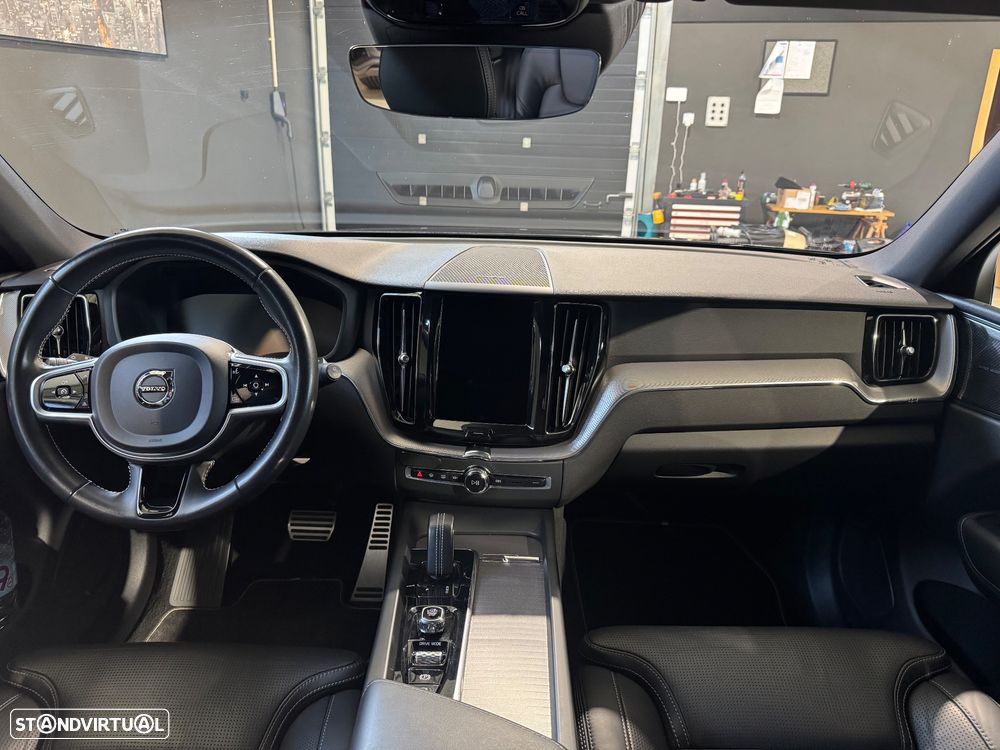 Volvo XC 60 2.0 B4 R-Design Geartronic - 23