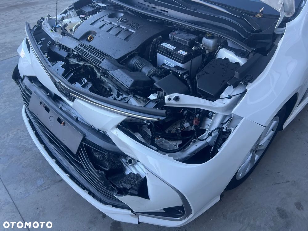 Toyota Corolla 1.6 Comfort - 19