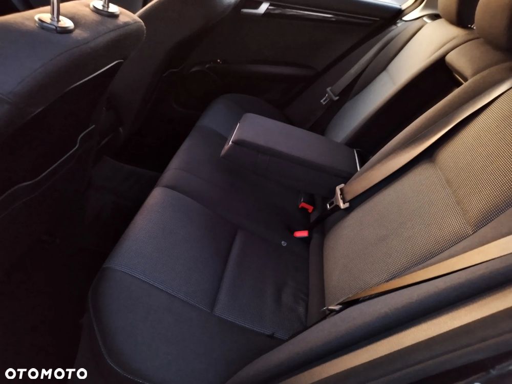 Mercedes-Benz Klasa C 200 CDI BlueEff Avantgarde - 27
