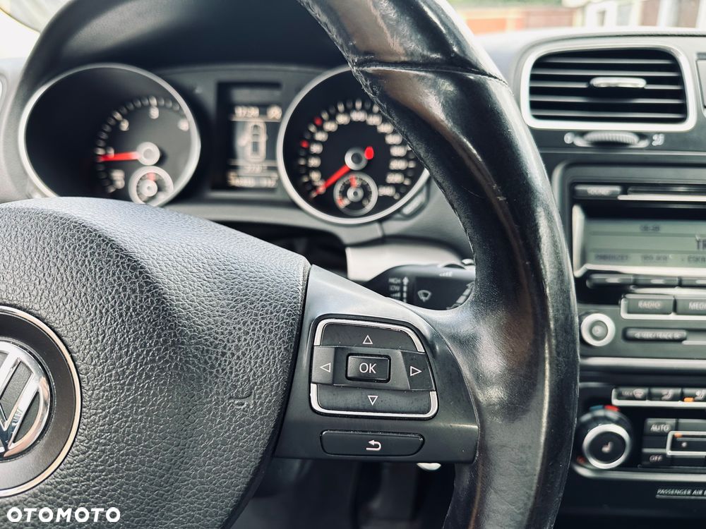 Volkswagen Golf 1.6 TDI DPF Highline - 28