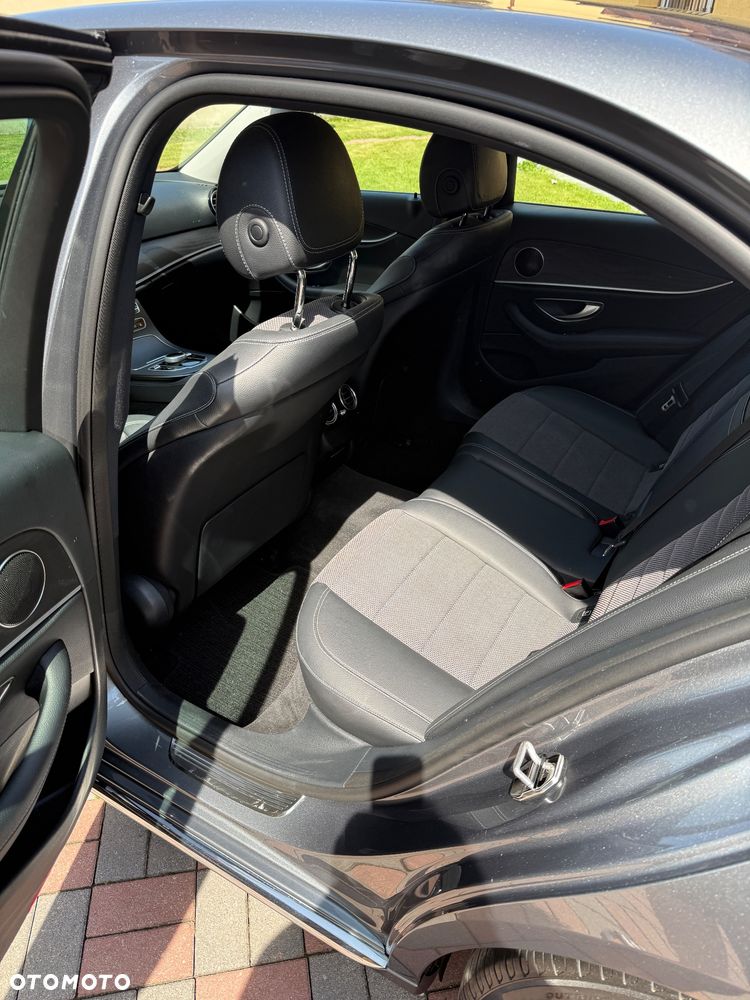 Mercedes-Benz Klasa E 200 4-Matic 9G-TRONIC - 12