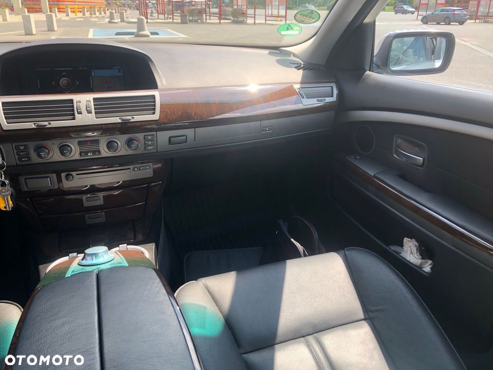 BMW Seria 7 745i L - 34