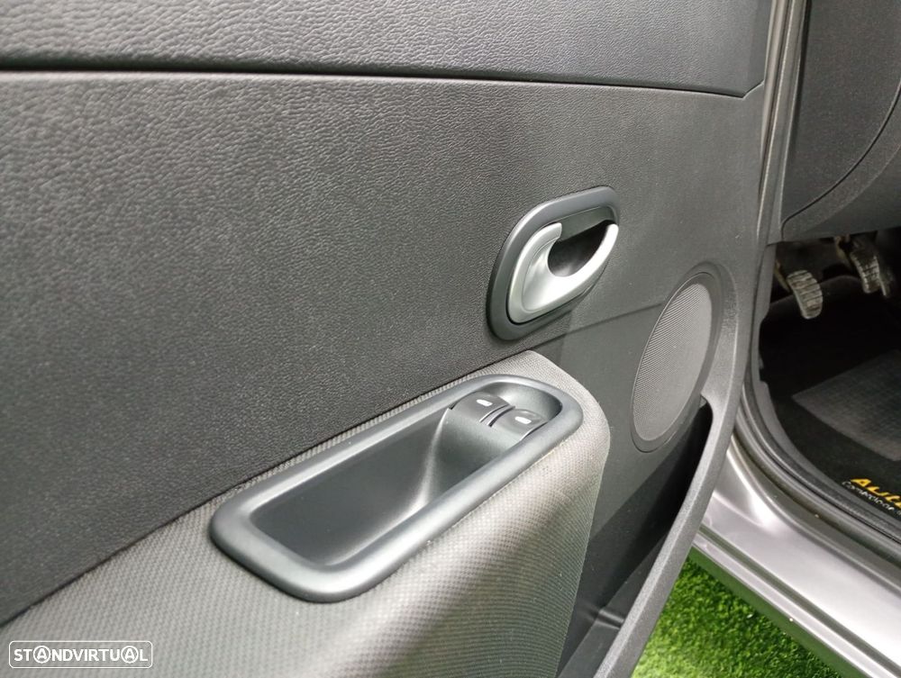 Renault Clio 1.2 16V Dynamique - 11