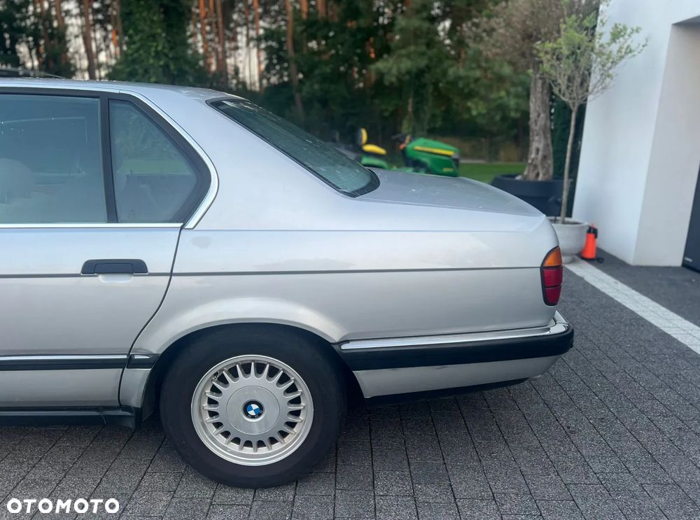 BMW Seria 7 740i V8 - 8